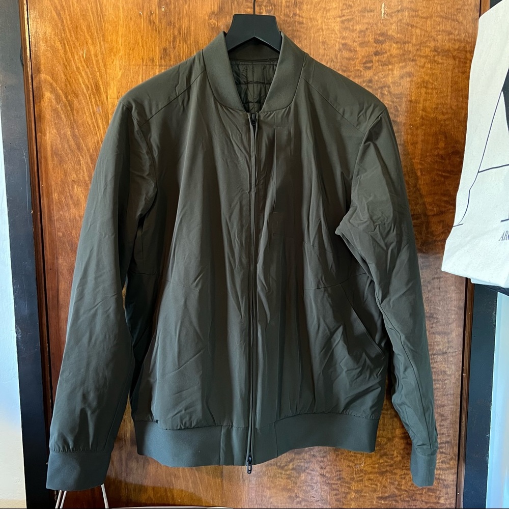 lululemon men’s Non-Stop Bomber (reversible)